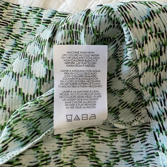 NWOT CAbi 5910 Shimmer Top Size S - Picture 11 of 11